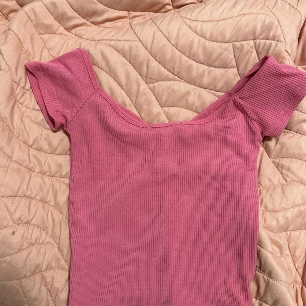 Pink Ribbed Off-Shoulder Top - Picture 2 of 3